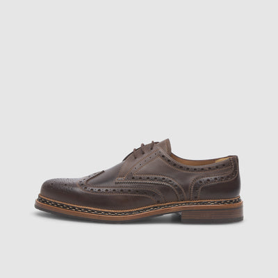 Brogues men's shoes with perforated decoration