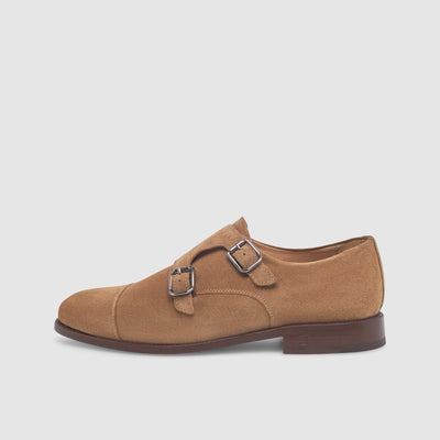 Men's shoes with rubber insert in the leather sole
