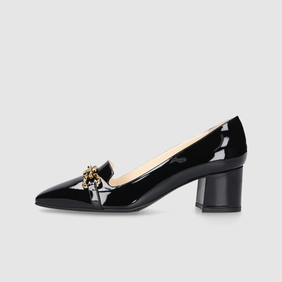 Text: Business shoes for women