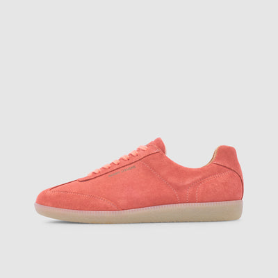 Sustainable sneakers for women