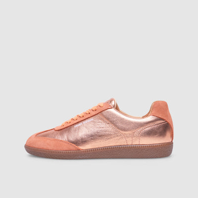 Sustainable sneakers for women
