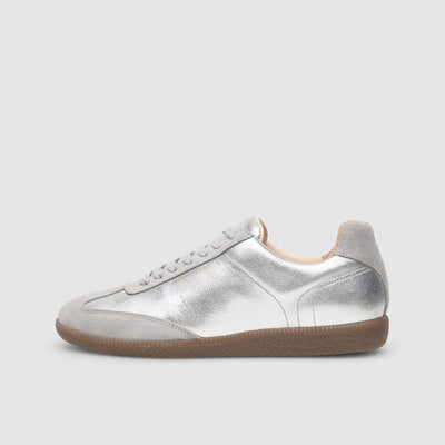 Sustainable sneakers for women