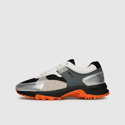 Women's sneakers in black