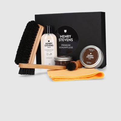 Shoe polishing set